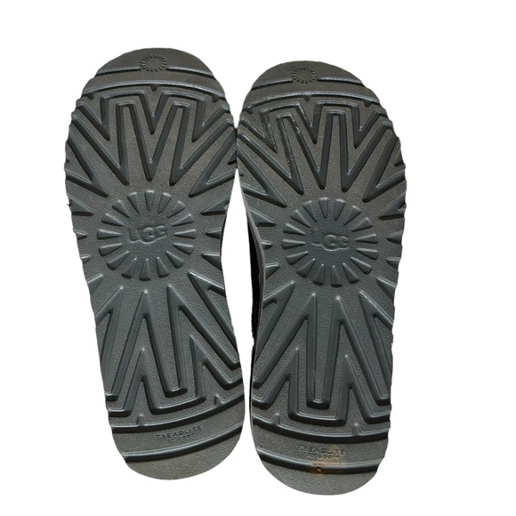 Women’s UGG Bailey Button Triplet II Boot - Picture 6 of 8